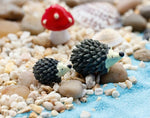 Load image into Gallery viewer, Miniature hedge hog dolls (set of)

