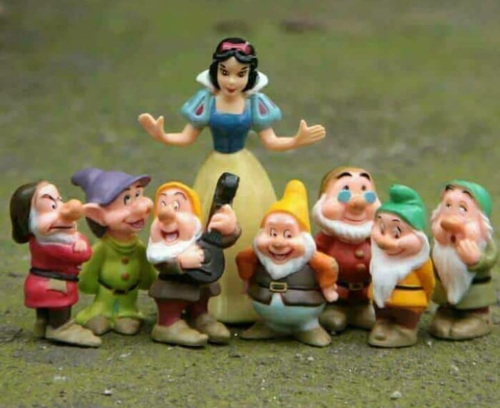 Snow White & The Seven Dwarfs – Miniature Collectible Set